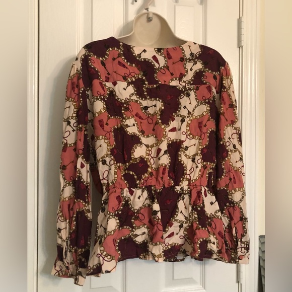 COPY - Brand new never worn, Velvet heart one snap v neck printed blouse. Gorge… - Picture 4 of 14